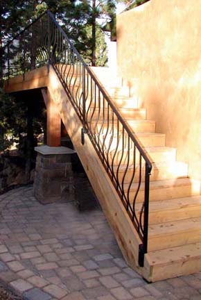 E10 Deck Railing with Belly Pickets